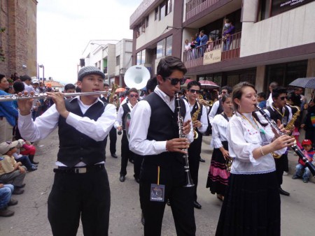 Banda Fiestera de Facatativá Concurso Nacional de Bandas Fiesteras Vianí- Cundinamarca, junto con el maestro Alberto Martinez 